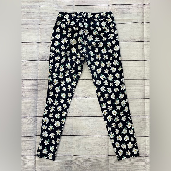 Old navy pixie ankle navy blue daisy print pants - Picture 2 of 5